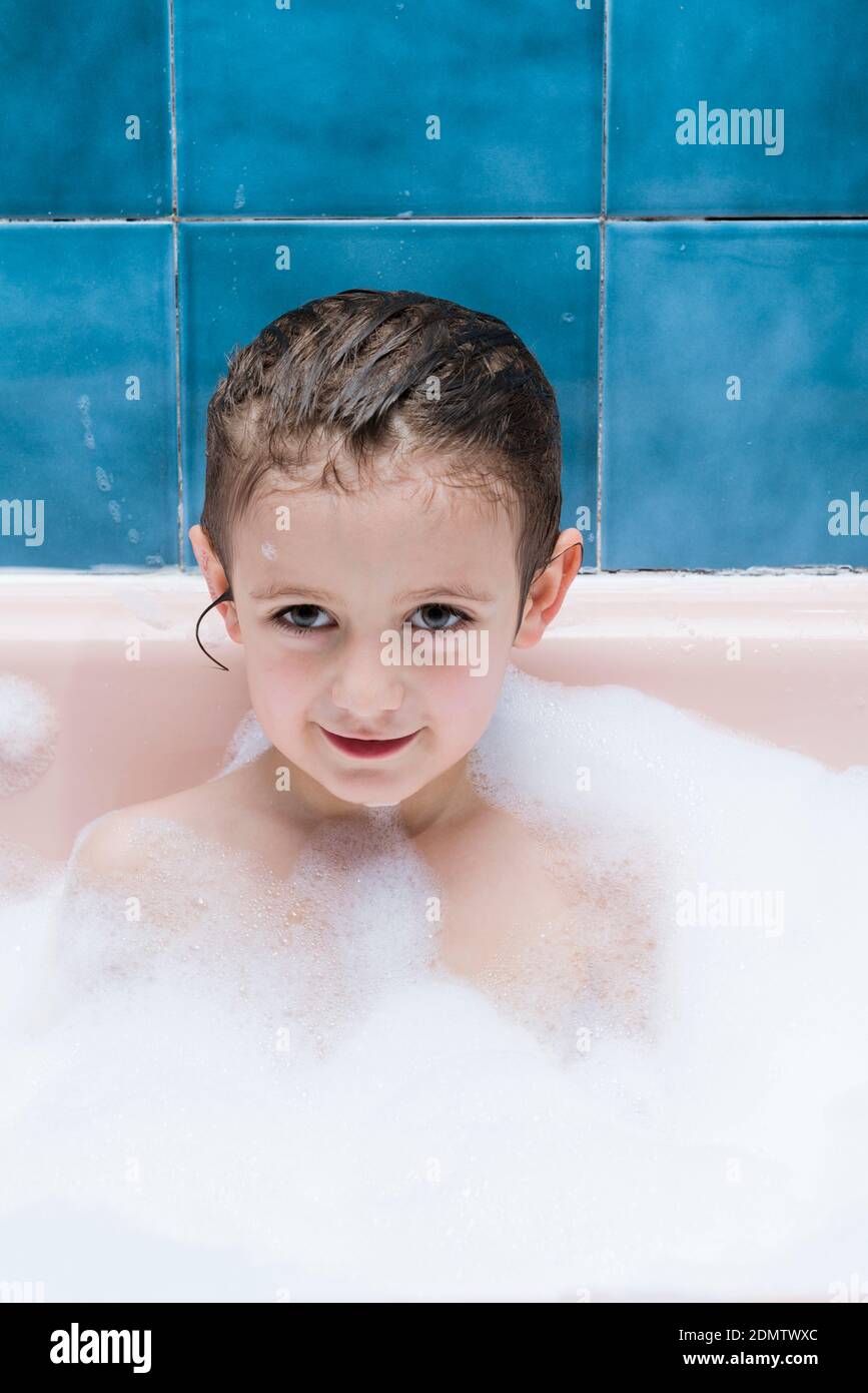 Дети в душе мальчики. Boy in a Bathtub (2006)