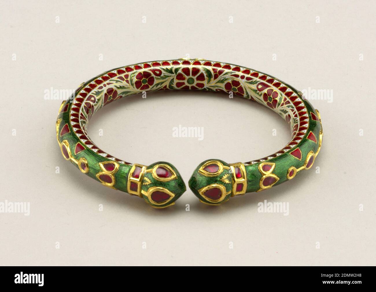 Bracelet, Gold, enamel, garnets, India, 18th–19th century, jewelry, Decorative Arts, Bracelet Stock Photo