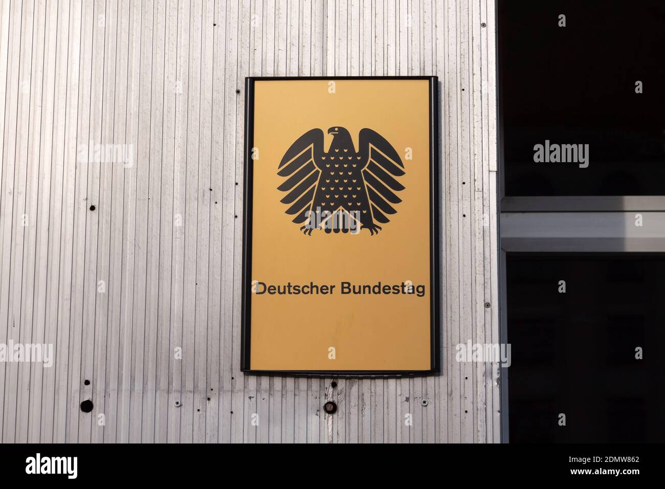 Bundestag, germany, poligon, shield, sign icon - Download on