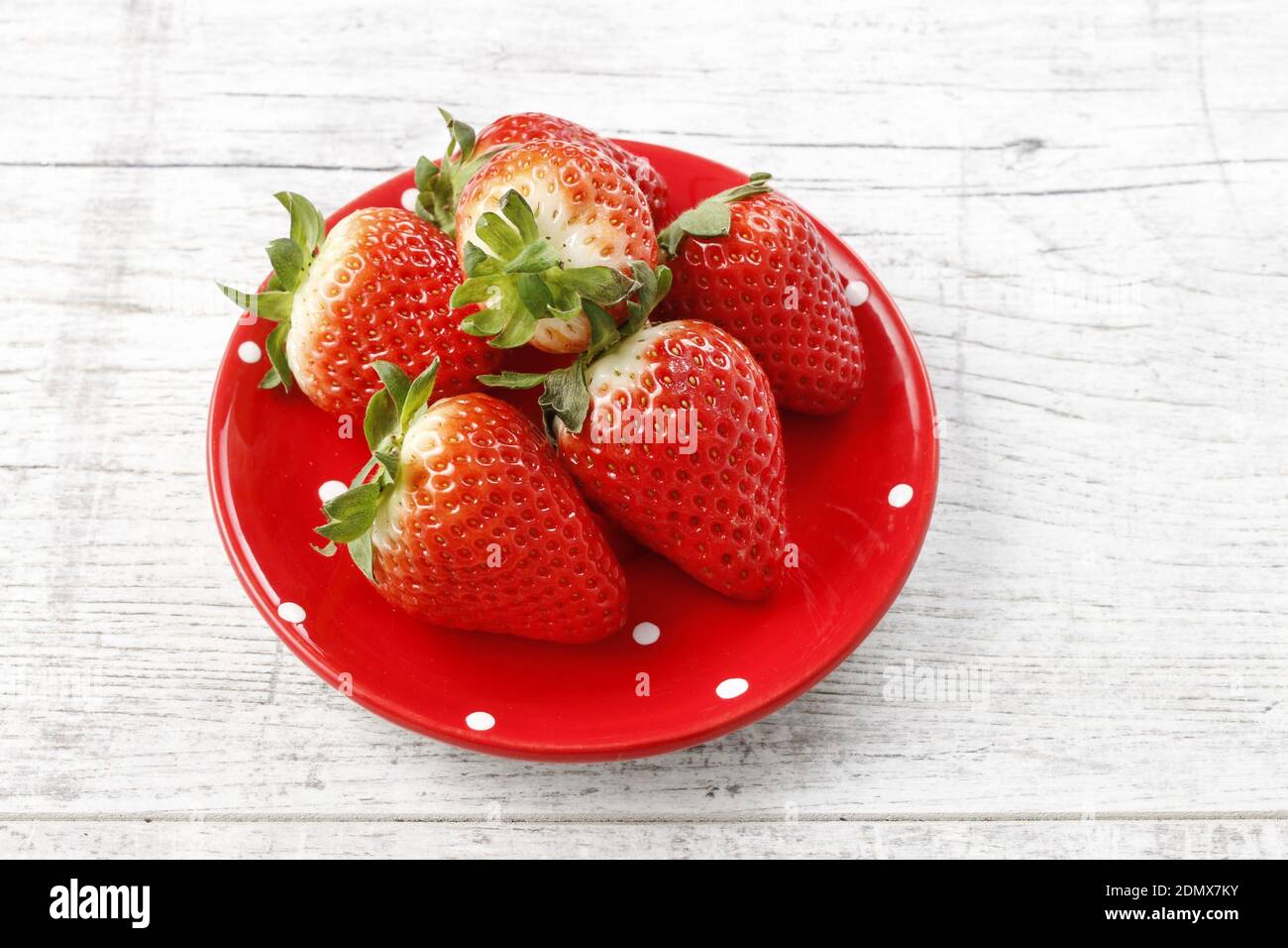 Bowl of strawberries. Healthy food Stock Photo - Alamy