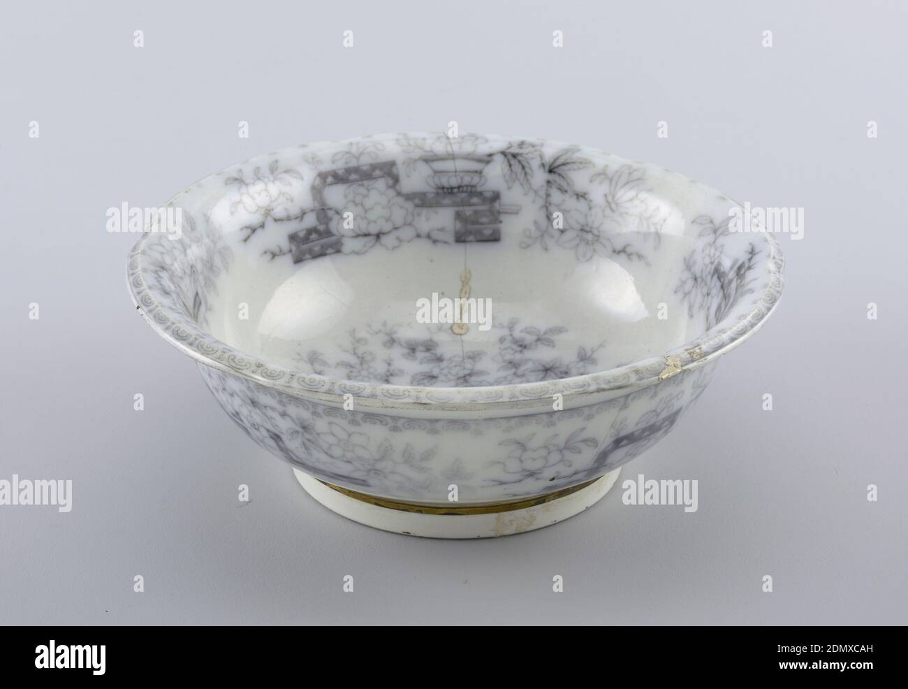 Bowl, Glazed porcelain, gold, Bowl with Chinese-style decoration. Cracks are repaired with gold (kintsugi)., 19th century, ceramics, Decorative Arts, Bowl Stock Photo