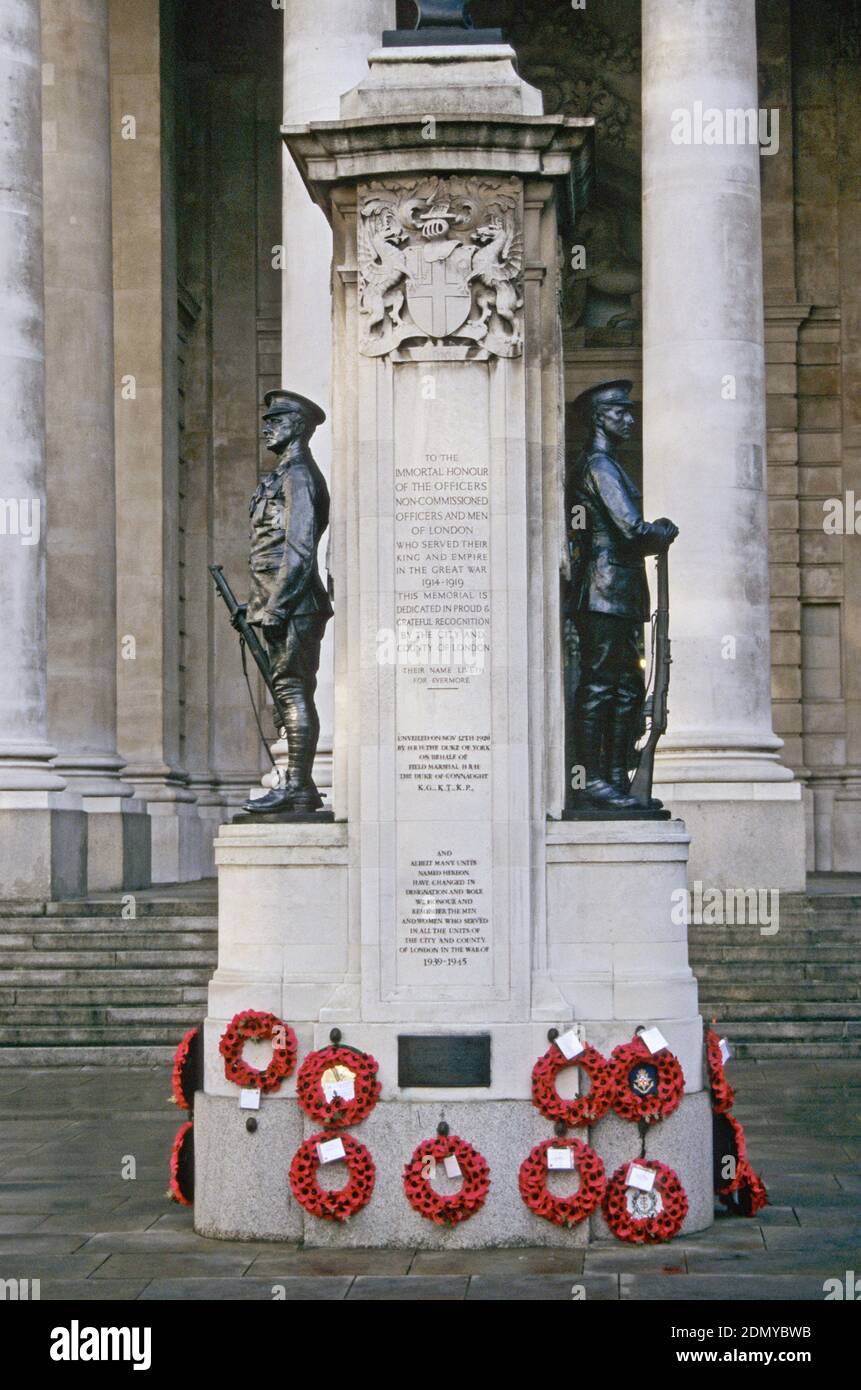 1914-1918 War Memorial in front of the Royal Exchange City of London England Stock Photo