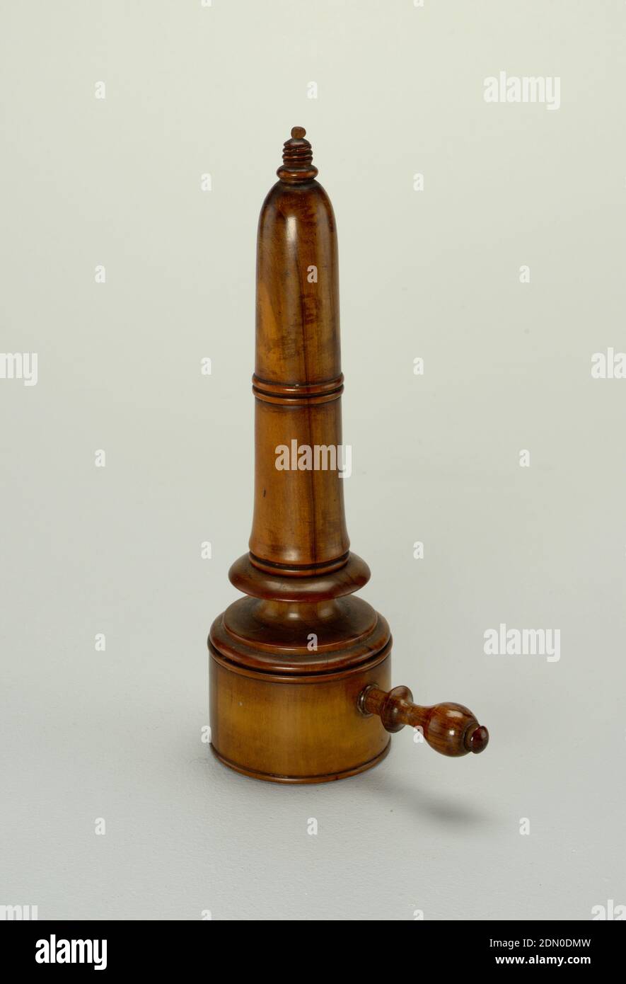 Candleholder and cover, pear wood, turned, England, 1800, Decorative Arts, Candleholder and cover Stock Photo