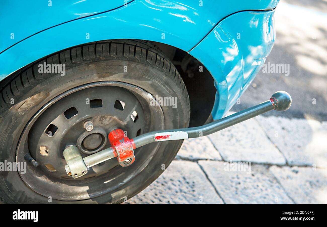 Car Claw High Resolution Stock Photography And Images Alamy