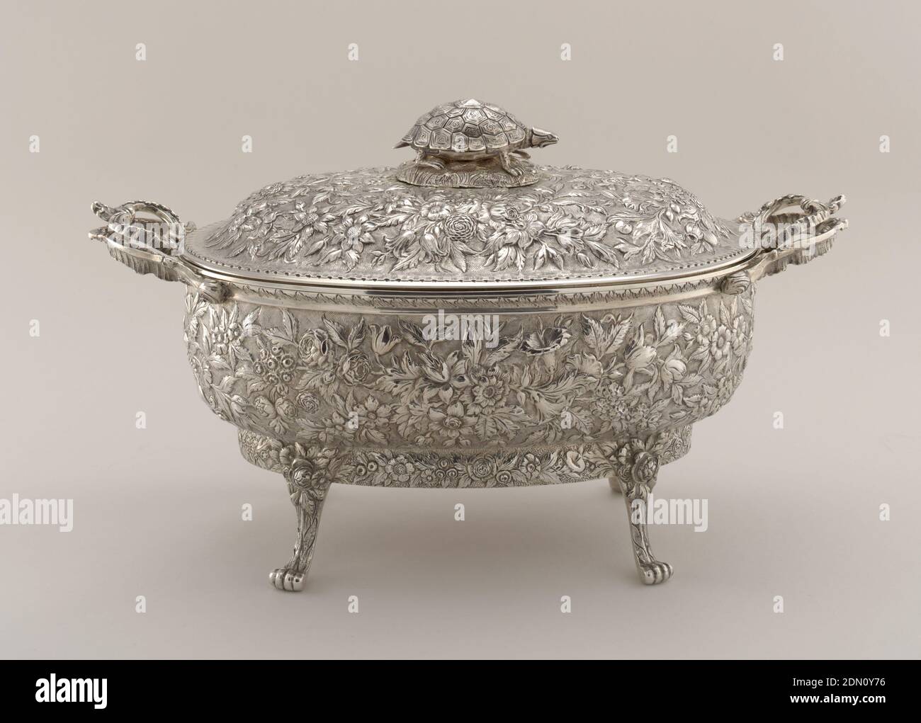 Turtle soup tureen hi-res stock photography and images - Alamy