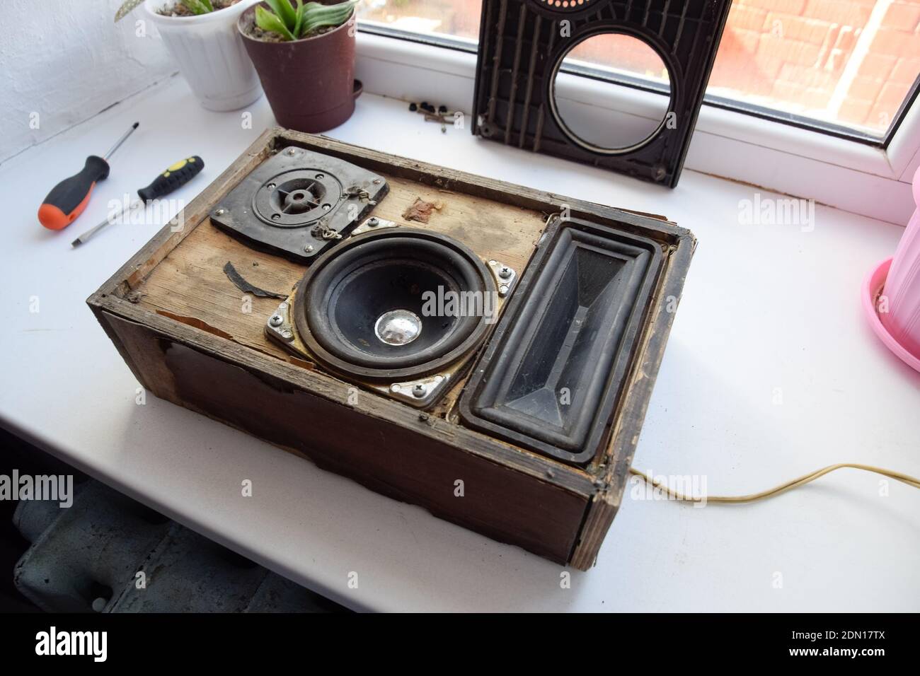 Damaged speaker hi-res stock photography and images - Alamy