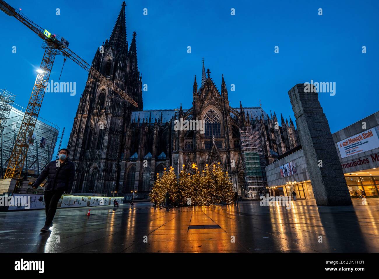 First day of the Christmas Lockdown in the Corona Crisis, empty Roncalliplatz at Cologne Cathedral, usually the big Christmas market takes place here Stock Photo