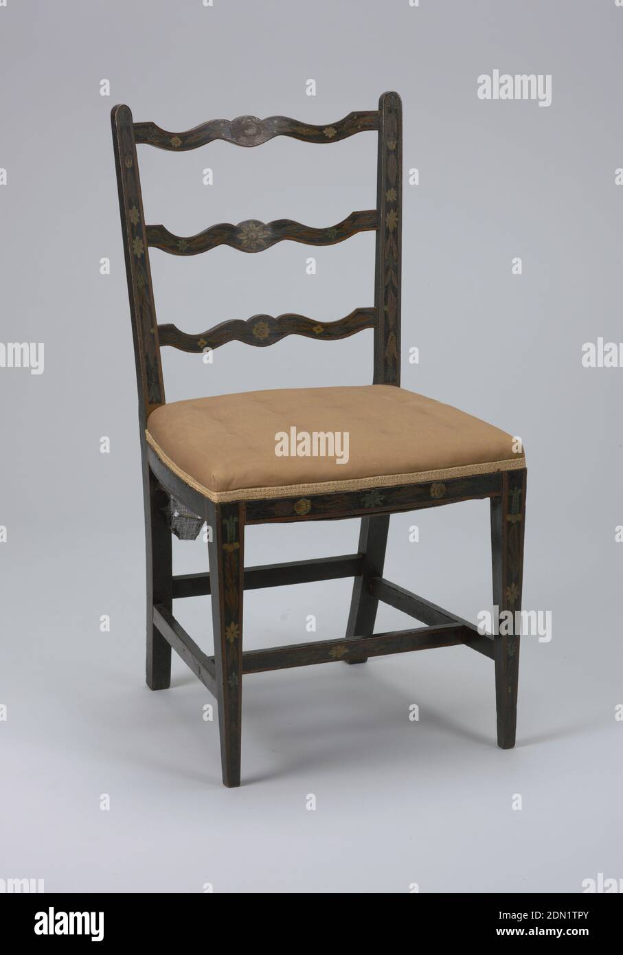 Side chair, wood, painted beech, Three, curvilinear-shaped splats characterize back. Upper posts are tapered. Two lateral and two longitudinal stretchers. Upholstered seat (light pink)., England, ca. 1780, furniture, Decorative Arts, Side chair Stock Photo