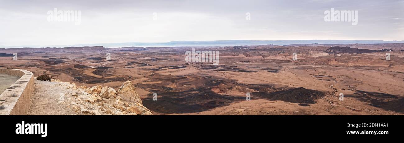 wide panorama of the makhtesh ramon crater on an exceptionally clear day from the highway 40 viewpoint looking east toward the mountains of jordan Stock Photo