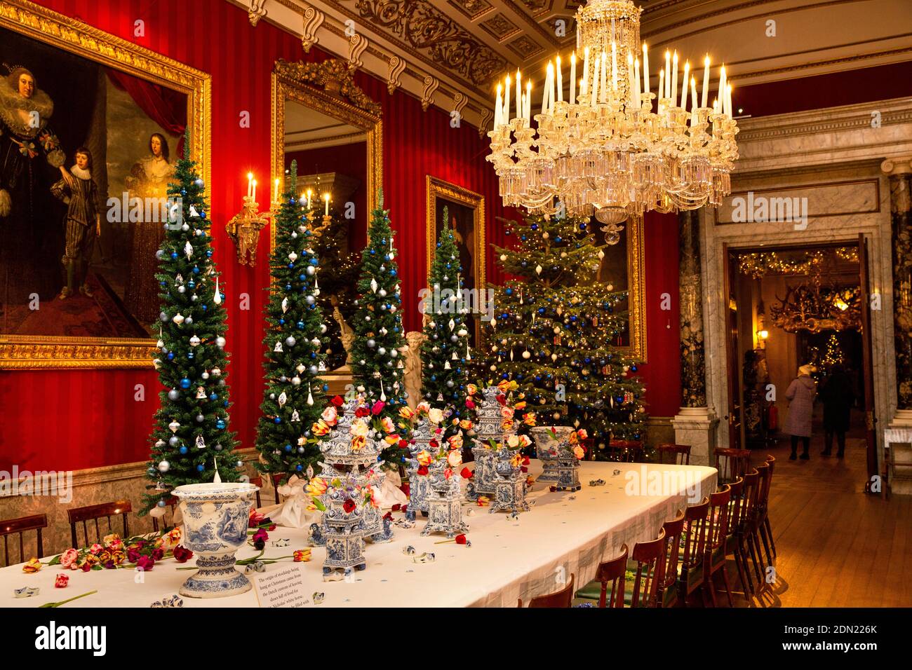 UK, England, Derbyshire, Edensor, Chatsworth House Dining Room at Christmas, Lands Far Away, Holland with delft tulip vases on table Stock Photo