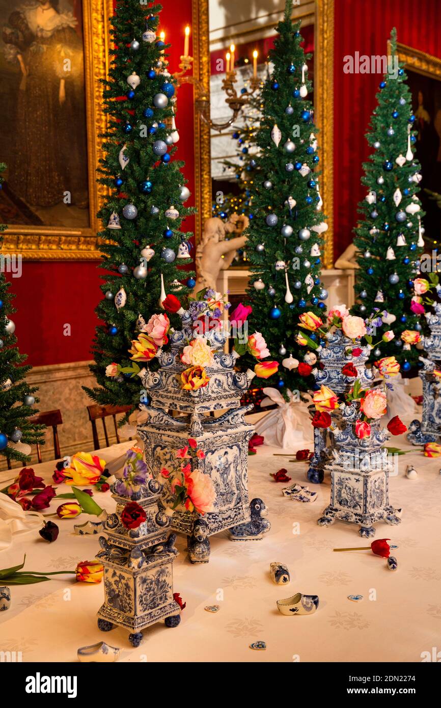 UK, England, Derbyshire, Edensor, Chatsworth House Dining Room at Christmas, Lands Far Away, Holland, Delft tulip vases on table Stock Photo
