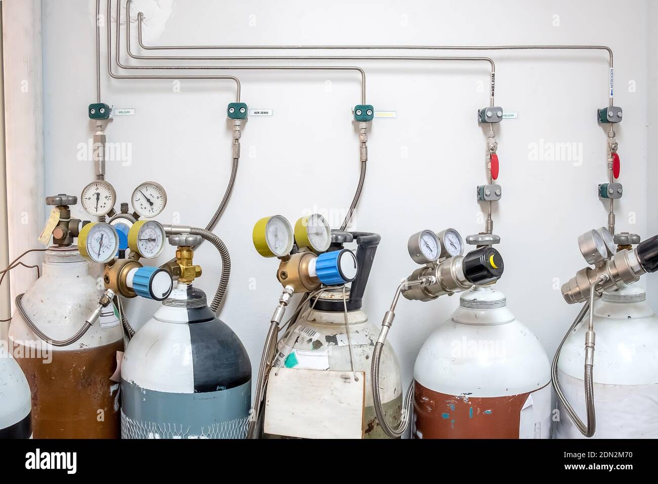 Helium gas cylinder hi-res stock photography and images - Alamy