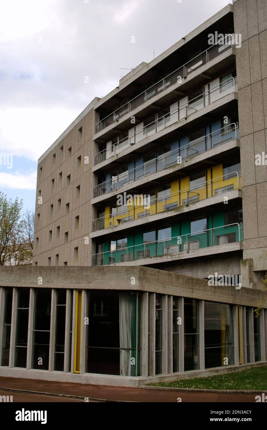 France, Paris. The International University Campus. Maison du Bresil (House of Brazil). Building designed by Le Corbusier (1887-1965) and Lucio Costa (1902-1998). It was inaugurated in 1959. Exterior view. Stock Photo