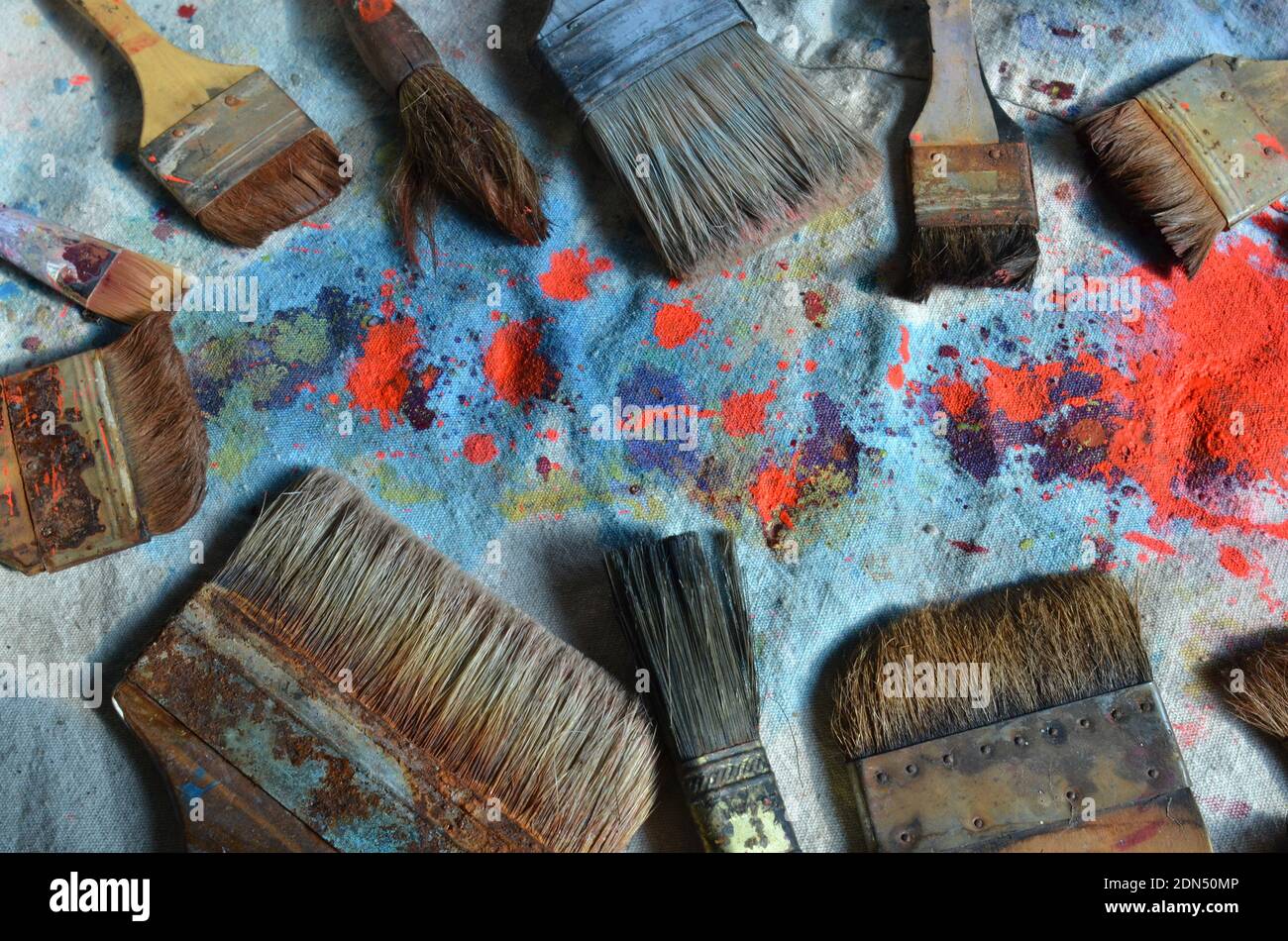 Paint drop cloth hires stock photography and images Alamy