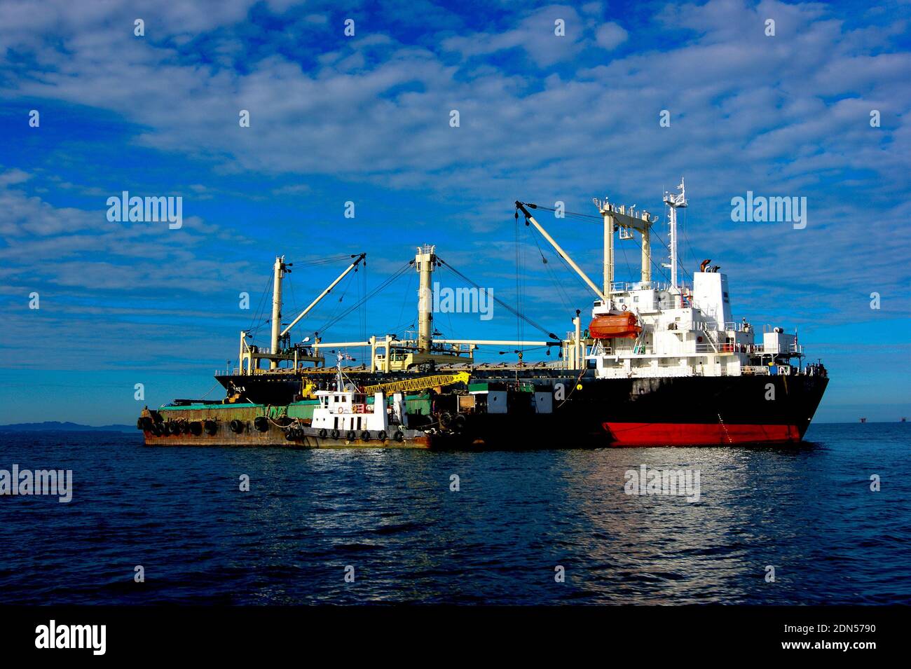 Oil Drilling Ships High Resolution Stock Photography and Images - Alamy