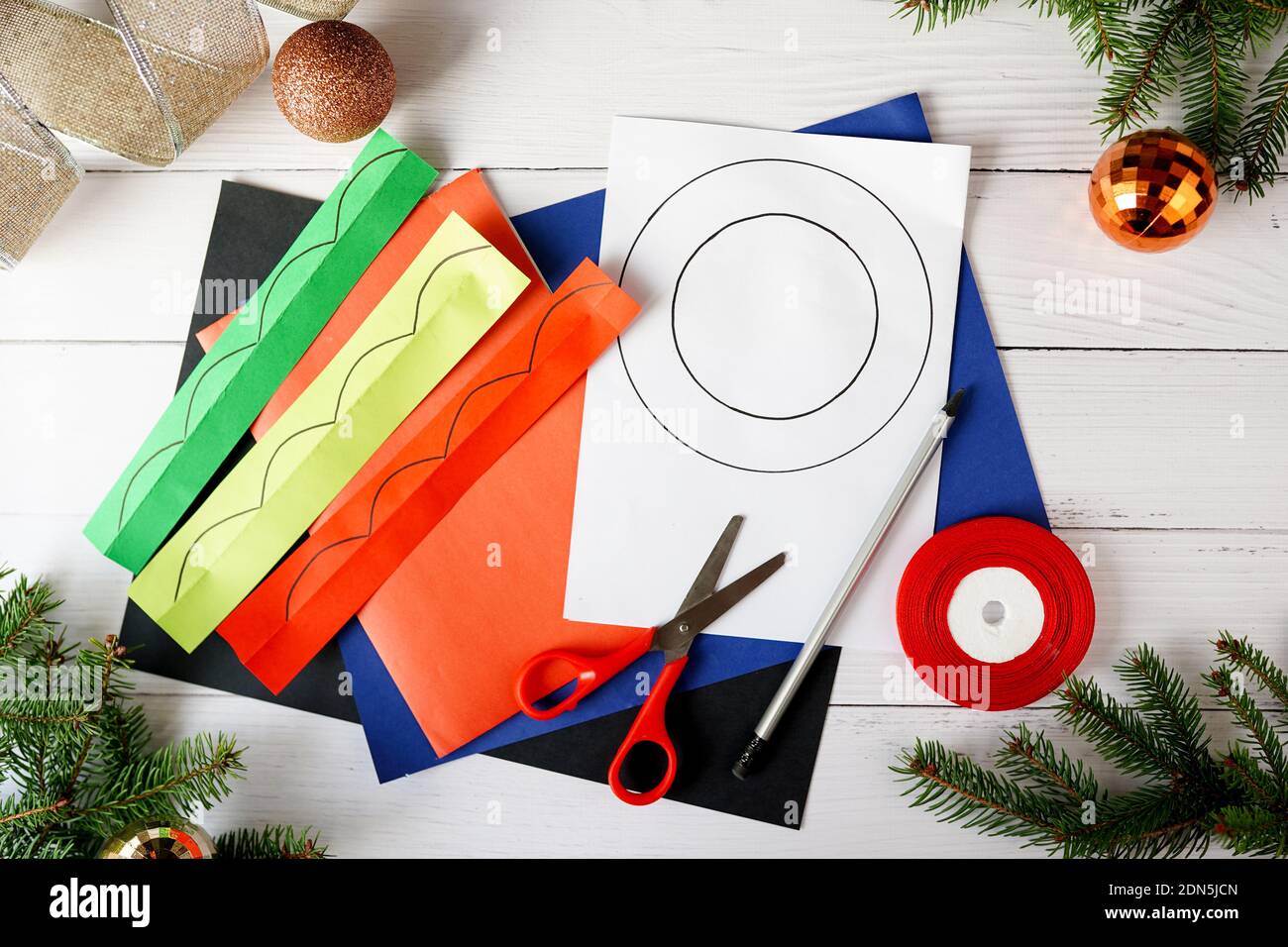 How to make christmas wreath from paper. Step by step instructions