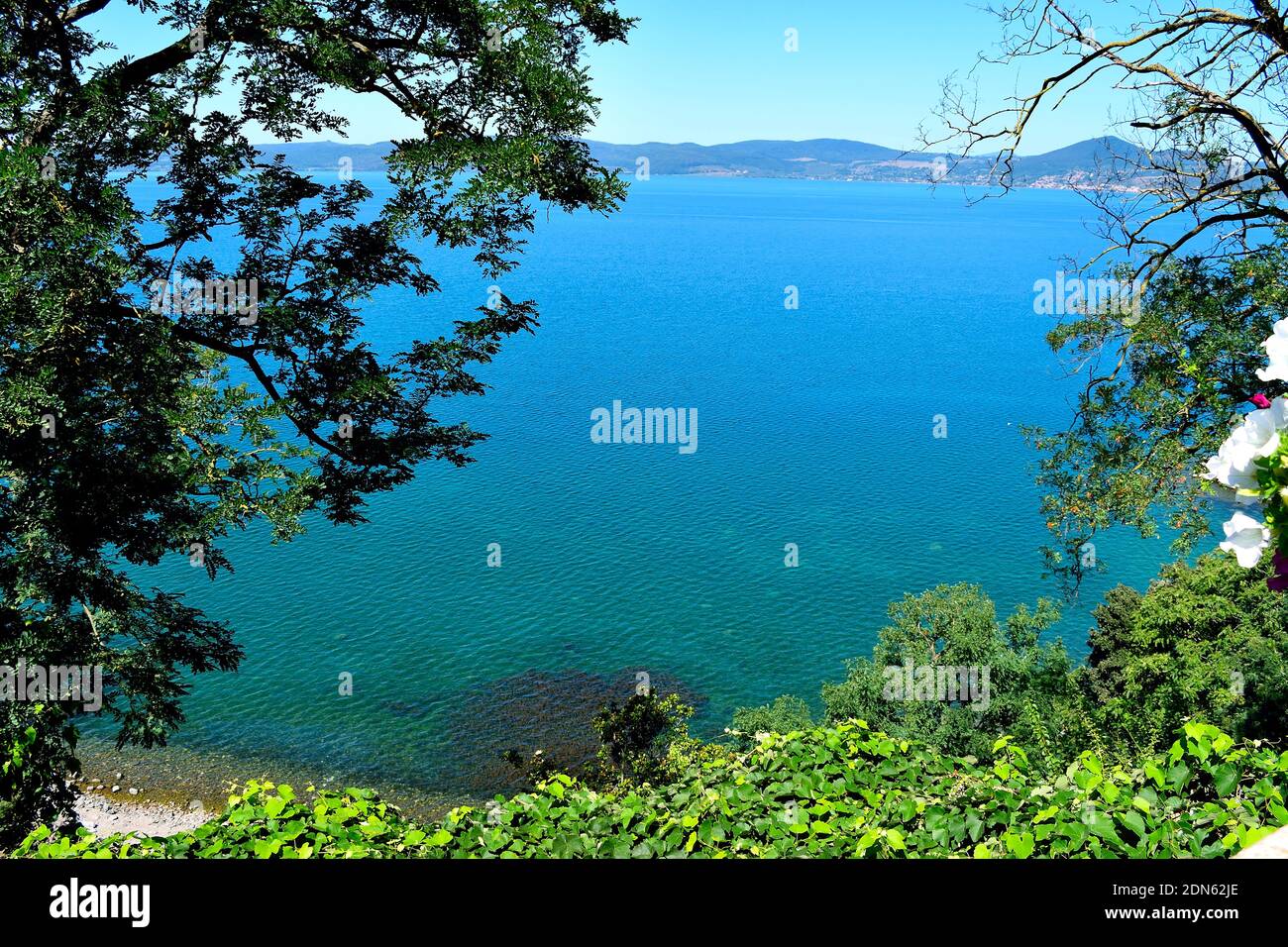 splendida vista al lago di bracciano Stock Photo