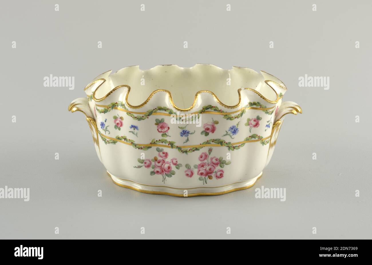 Monteith (Verrière), porcelain, vitreous enamel, gold, Oval, with wavy sides and incurving scalloped edge. Curved foliate handle at either end. Decorated with horizontal gold bands twined about with laurel cables, and scattered roses and bunches of roses., France, ca. 1770, ceramics, Decorative Arts, monteith, monteith Stock Photo