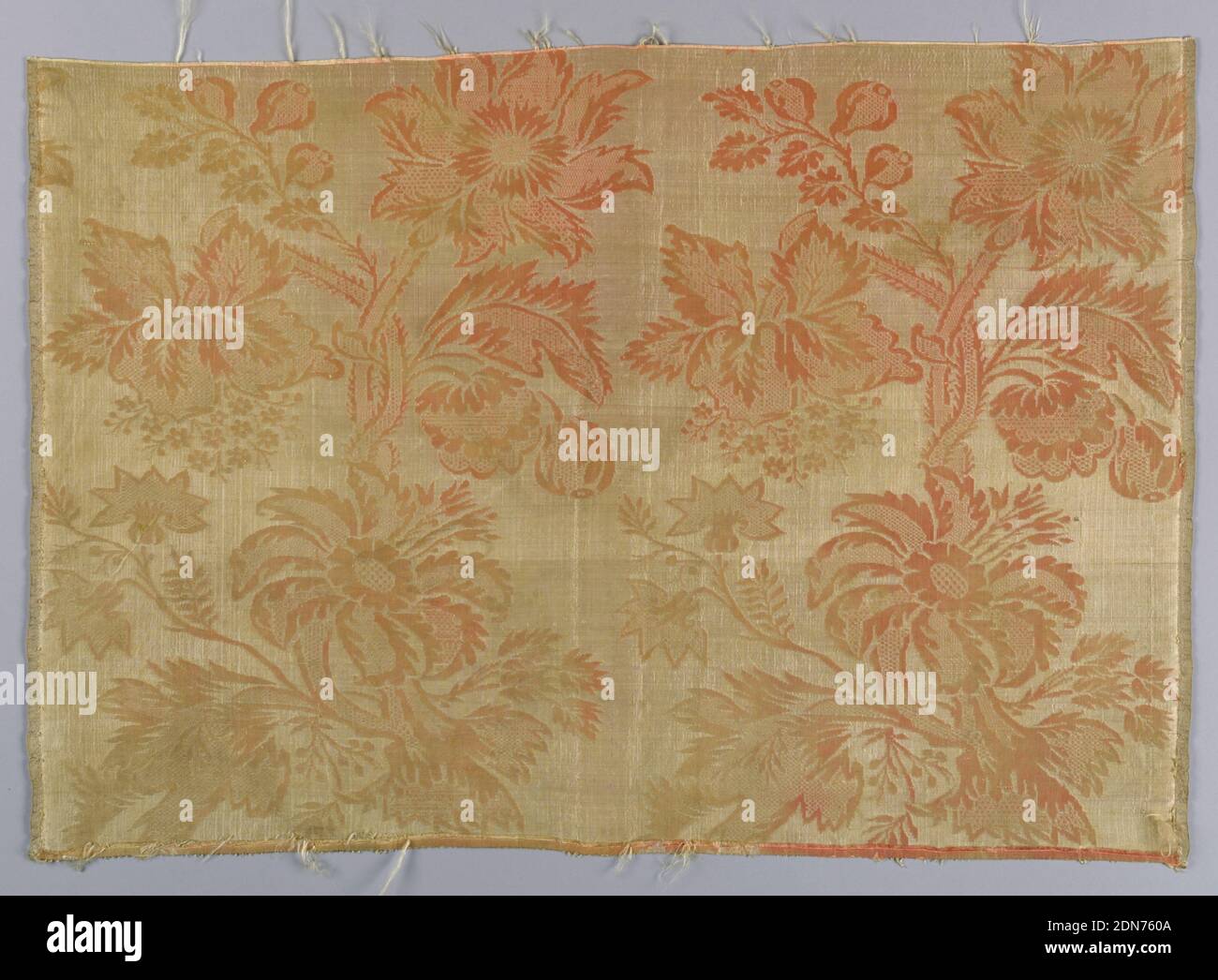 Textile, Medium: silk Technique: compound weave, Large-scale flowers and fruit on curving ogival stems, in white on salmon pink weft-ribbed ground. Two plain selvages., England, 18th century, woven textiles, Textile Stock Photo