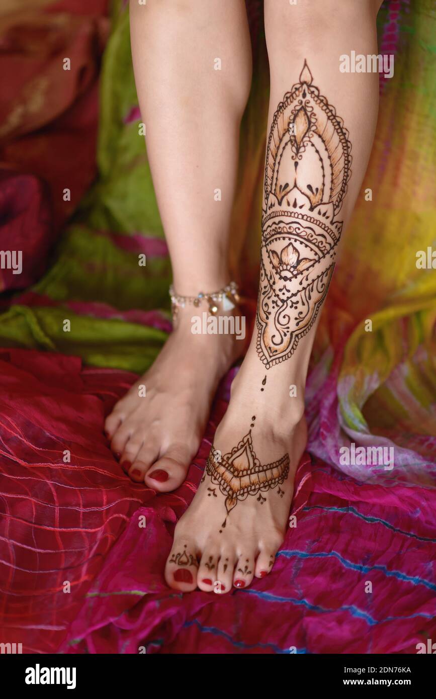 Top 85+ henna tattoo designs legs in.eteachers