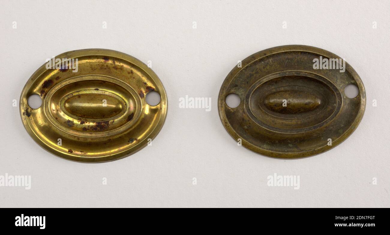 Handle plate, Brass, Elliptical in shape, horizontal. Repoussé molding and concentric concave ellipse., England, ca. 1800, metalwork, Decorative Arts, Handle plate Stock Photo