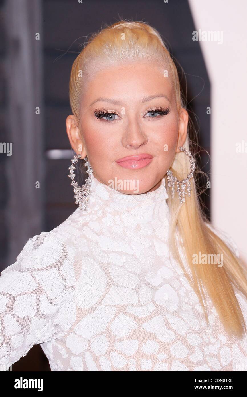 Christina Aguilera attends the 2015 Vanity Fair Oscar Party hosted by