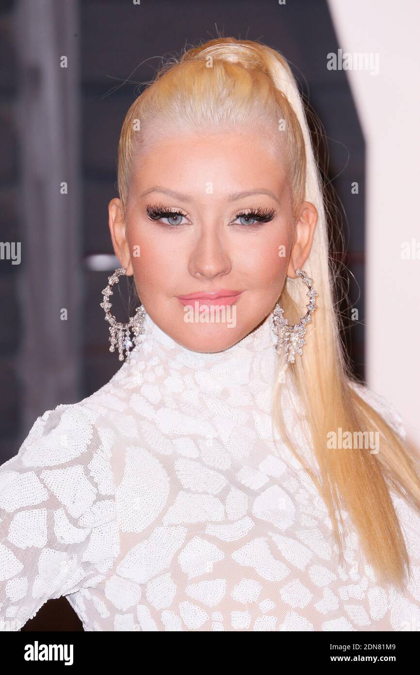 Christina Aguilera attends the 2015 Vanity Fair Oscar Party hosted by