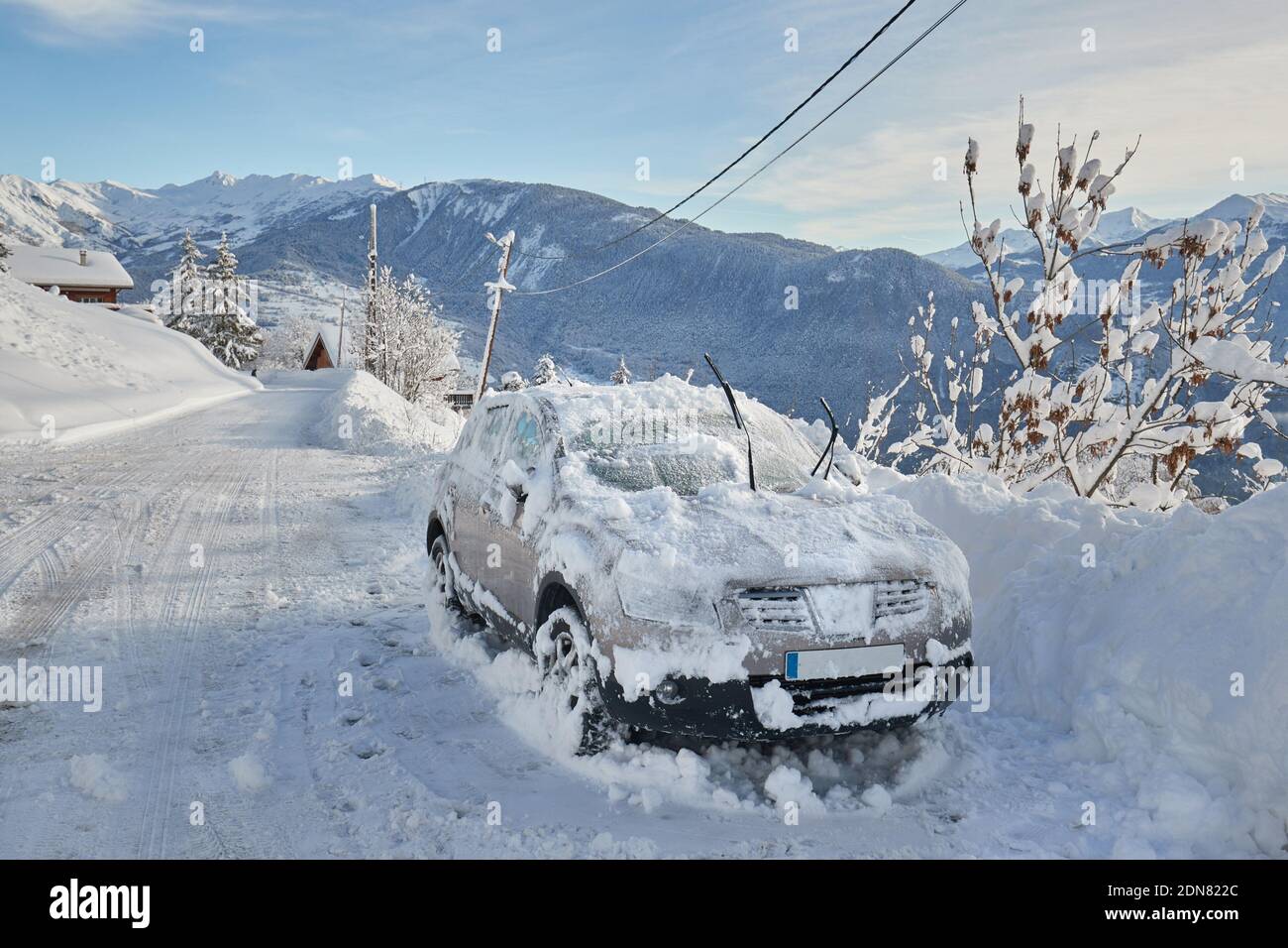 Narrow road snowy high mountain hi-res stock photography and images - Alamy
