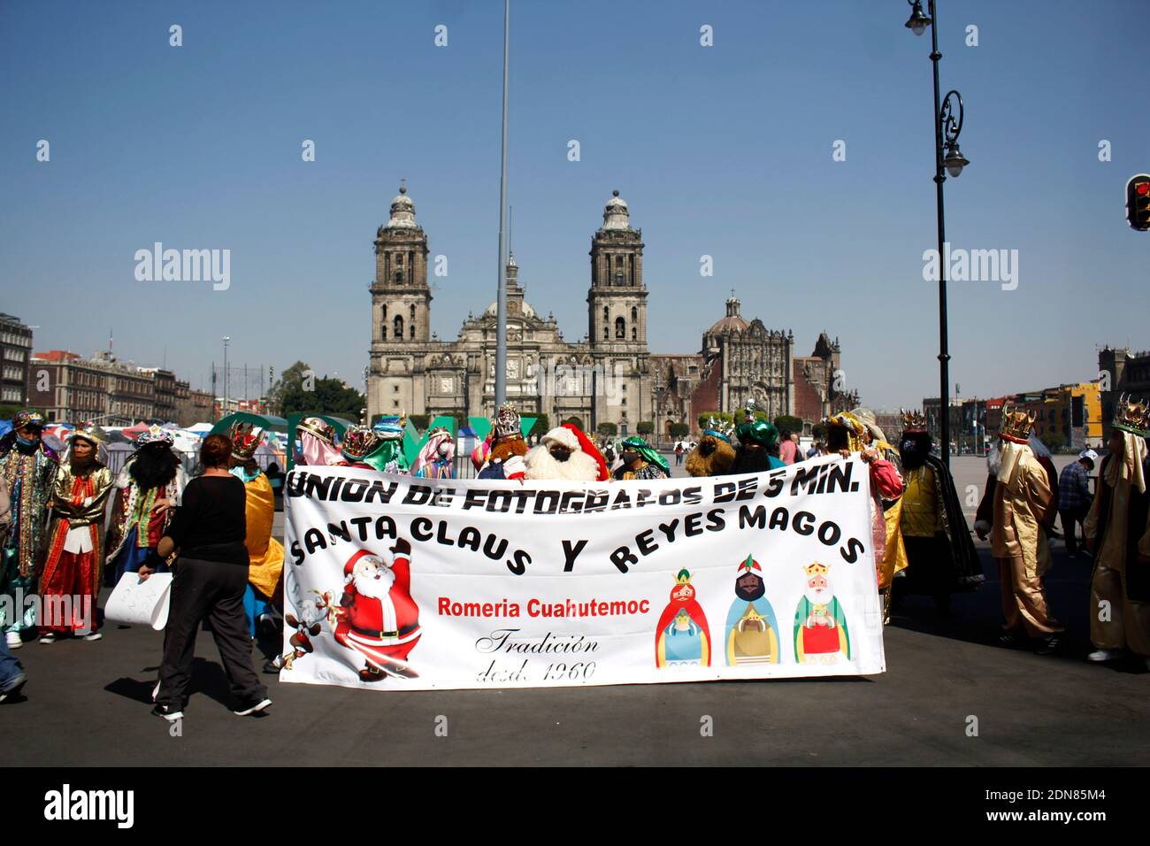 MEXICO CITY, MEXICO - DECEMBER 14, 2020: A person disguised as one of the Three Kings protests against of Government of Andres Manuel lopez Obrador due the increase in unemployment during the new Covid-19 pandemic on December 14,  2020 in Mexico City, Mexico. Credit: Victor de la Cruz/Eyepix Group/The Photo Access Stock Photo