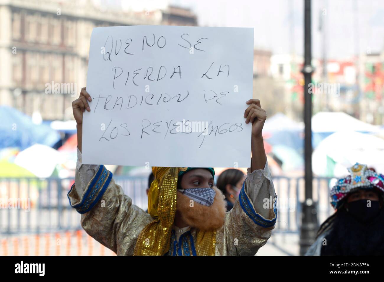 MEXICO CITY, MEXICO - DECEMBER 14, 2020: A person disguised as one of the Three Kings protests against of Government of Andres Manuel lopez Obrador due the increase in unemployment during the new Covid-19 pandemic on December 14,  2020 in Mexico City, Mexico. Credit: Victor de la Cruz/Eyepix Group/The Photo Access Stock Photo