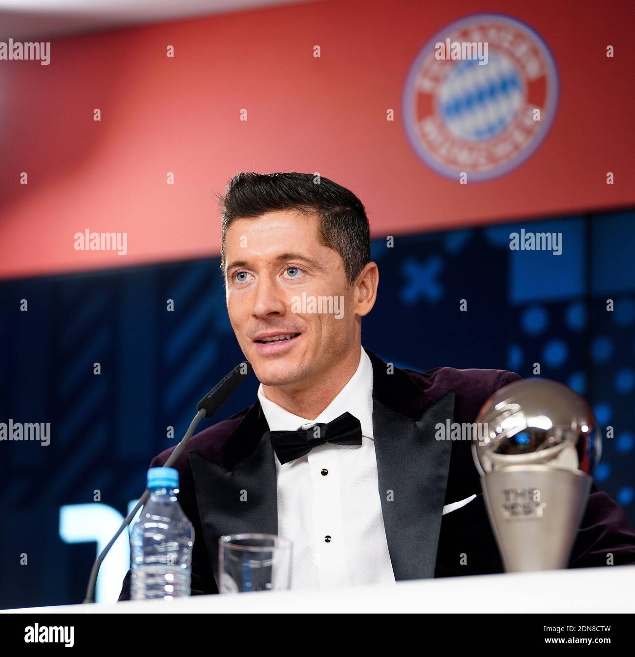 City Of Munich, Deutschland. 17th Dec, 2020. firo: 17.12.2020 football, 1st Bundesliga, season 2020/2021, FIFA Men's Player 2020 trophy during the FIFA The BEST Awards ceremony, election as World Player of the Year 2020, Robert LEWANDOWSKI, 1st place Robert Lewandowski of FC Bayern Munich addresses a press conference Credit: Pool/Marco Donato-FC Bayern/Pool via Getty Images/via firo Sportphoto | usage worldwide/dpa/Alamy Live News Stock Photo