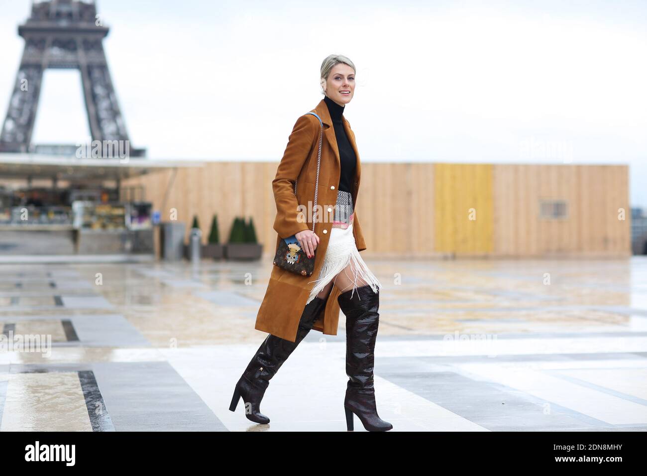 Brown Canvas Louis Vuitton Bucket Bag - Blocked Boots at Louis Vuitton's  Show – Rvce News - Venus Williams Dons Color