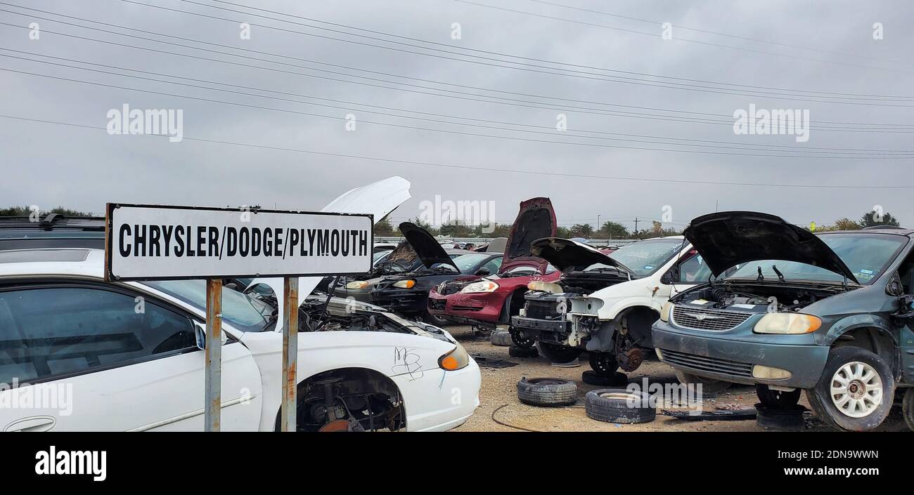 Junkyard with wrecked cars hi-res stock photography and images - Alamy
