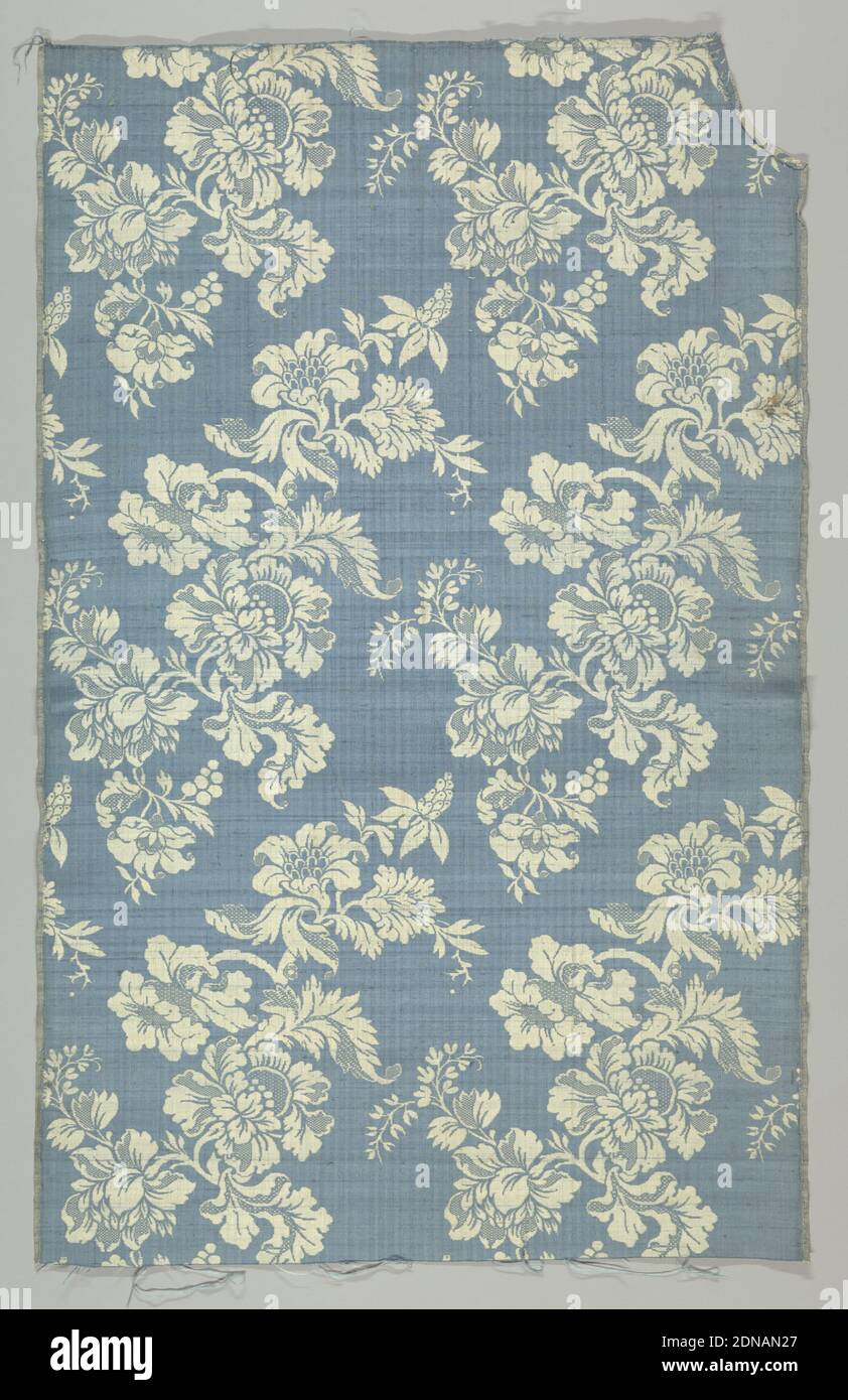 Textile, Medium: silk Technique: damask weave, Large diagonal arrangement of white flower sprays on a blue ground., England or France, 18th century, woven textiles, Textile Stock Photo