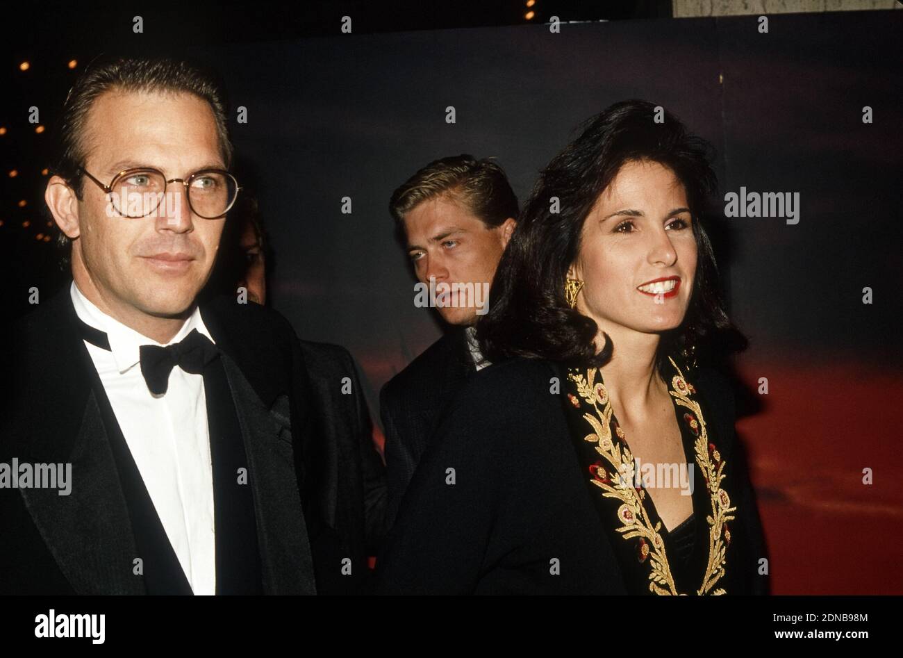 Kevin Costner, wife Cindy Costner at the 'Dances with Wolves,' in Los Angeles, November 4th, 1990 / File Reference # 34000-1335PLTHA Stock Photo