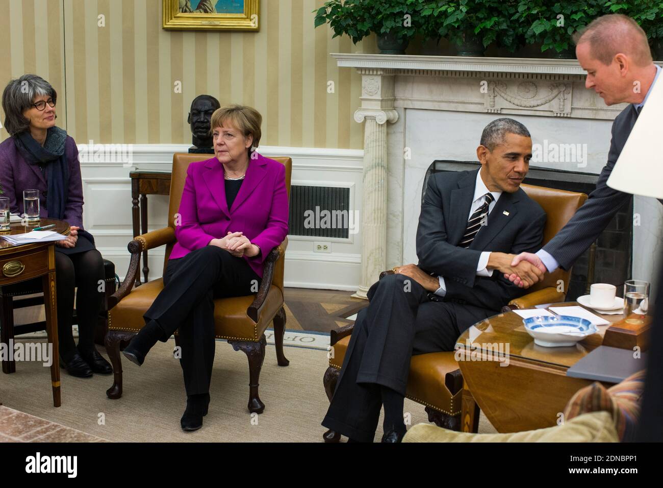 US President Barack Obama (C-R) and German Chancellor Angela Merkel (C-L) prepare for a meeting in the Oval Office of the White House in Washington, DC, USA, 09 February 2015. The two are set to discuss the continuing crisis in Ukraine; Chancellor Merkel is opposed to arming Ukraine in their fight against Russian separatists. A growing number of US lawmakers, however, strongly favor the idea. Photo by Jim Lo Scalzo/Pool/ABACAPRESS.COM Stock Photo