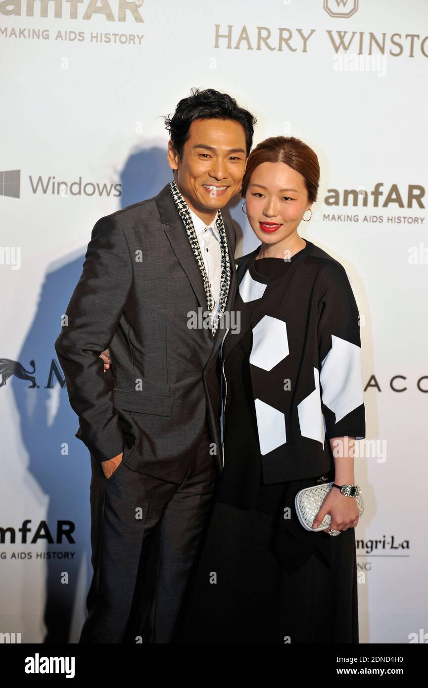 Singer and actor Alex To (L) and his wife Ice Lee (R) arrive on the red  carpet during the 2015 amfAR Hong Kong gala at Shaw Studios on March 14,  2015 in
