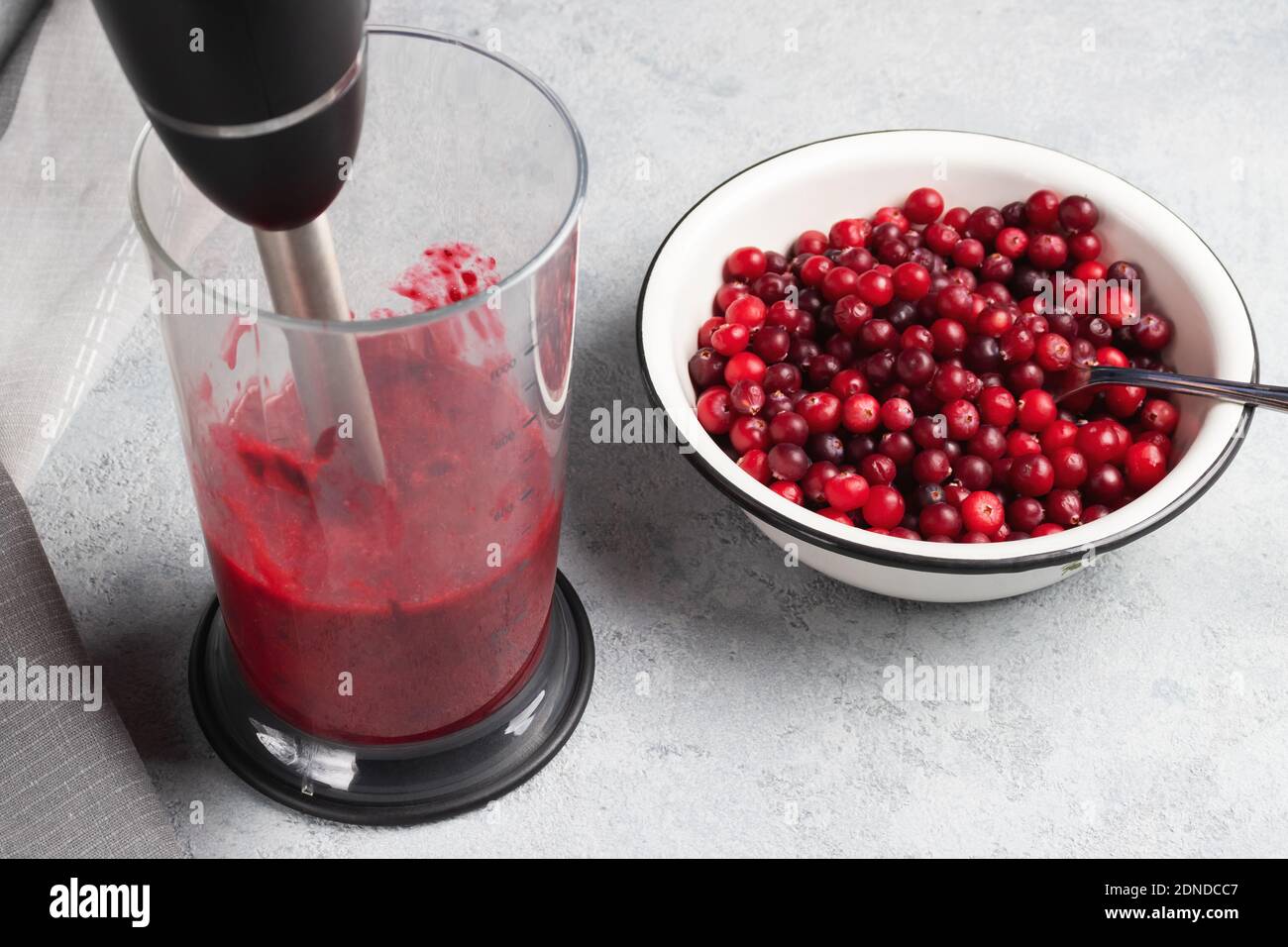 Grind fresh cranberries in a blender. Cooking homemade dishes from