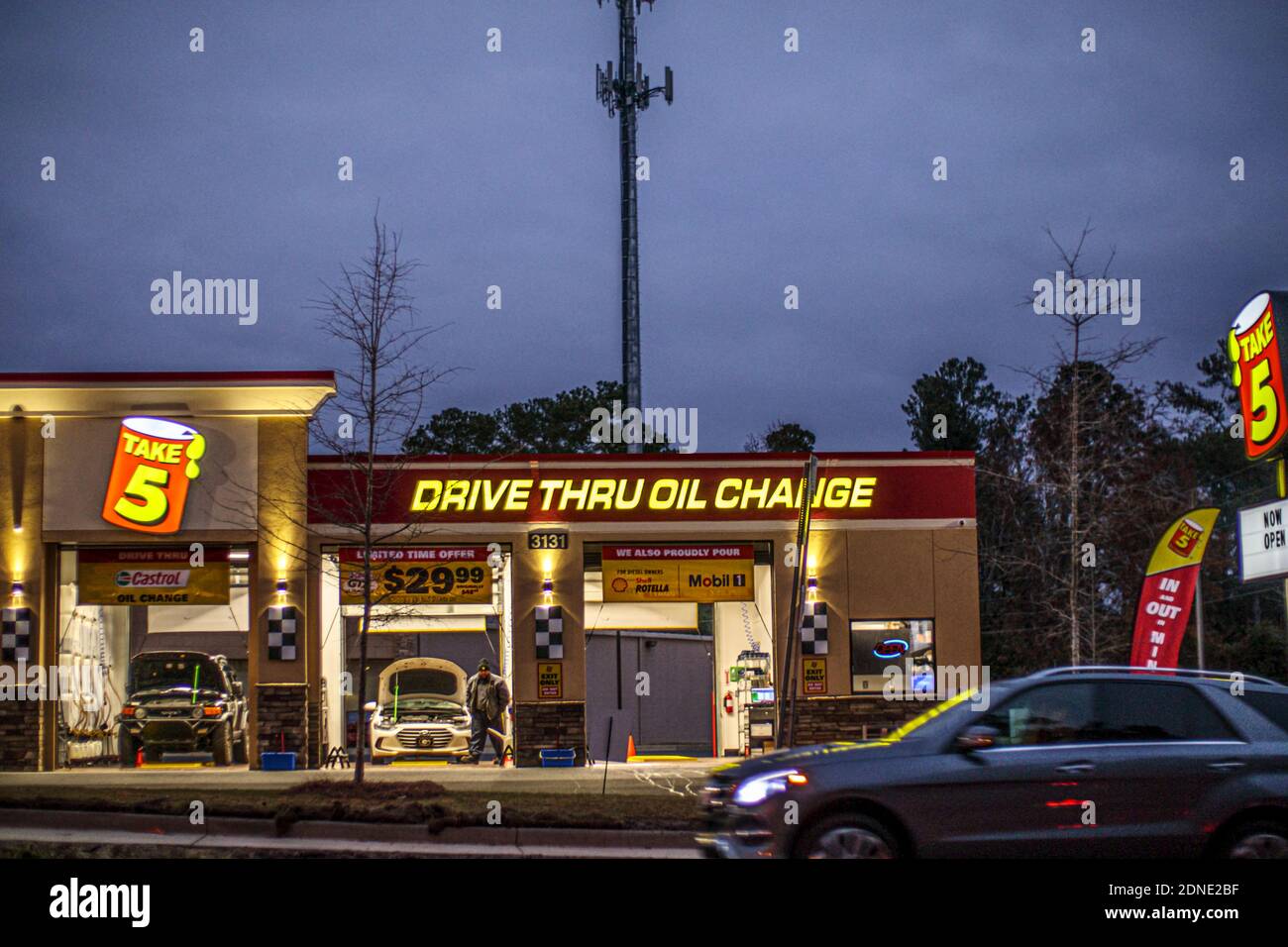 Augusta, Ga USA 12 17 20 Take 5 Drive thrue oil change at night