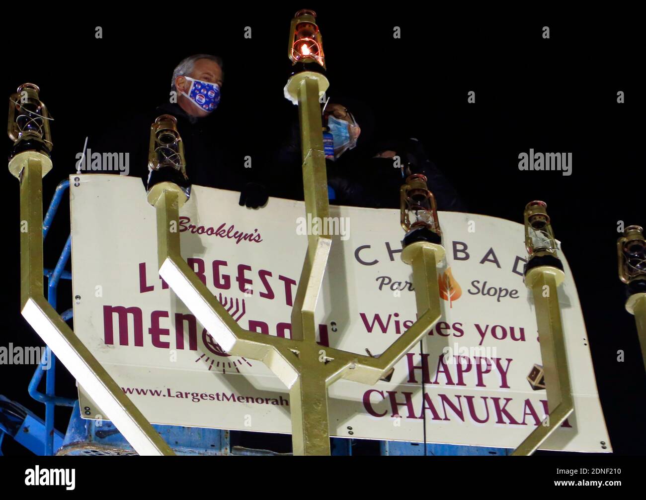 Grand army plaza menorah hires stock photography and images Alamy