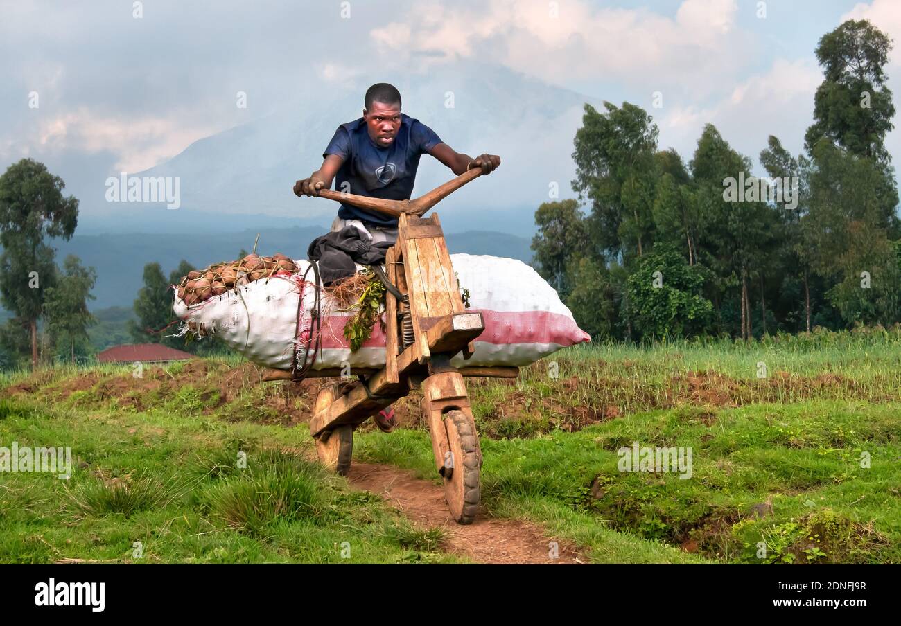 Wooden chukudu hires stock photography and images Alamy