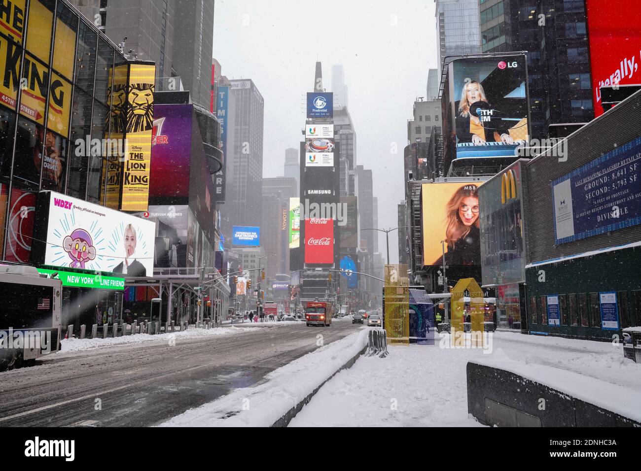 A view of Times Square covered in snow.The morning after a powerful winter  storm hit the US northeastern states, a major snowstorm hit the US east  coast during Thursday's early hours, creating