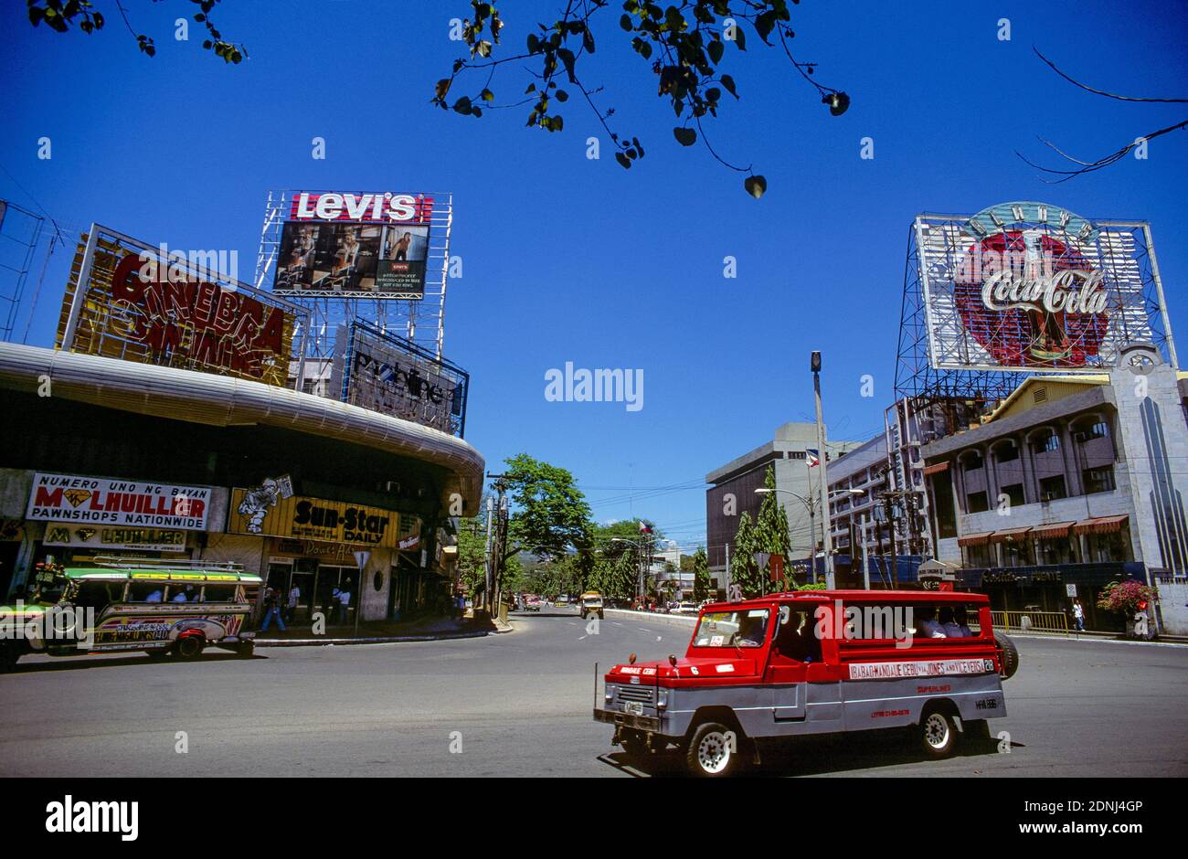 Traffic on the Fuente Osmana Circle, looking towards Osmena Boulevard