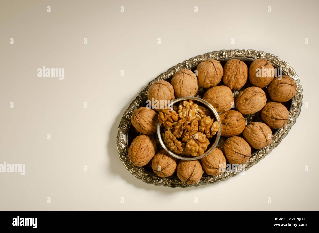 Walnut rich in omega3 fats with shell and unshelled walnut kernel