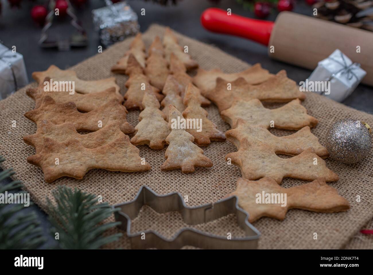 spekulatius-typical-german-christmas-cookies-on-a-festive-table-stock