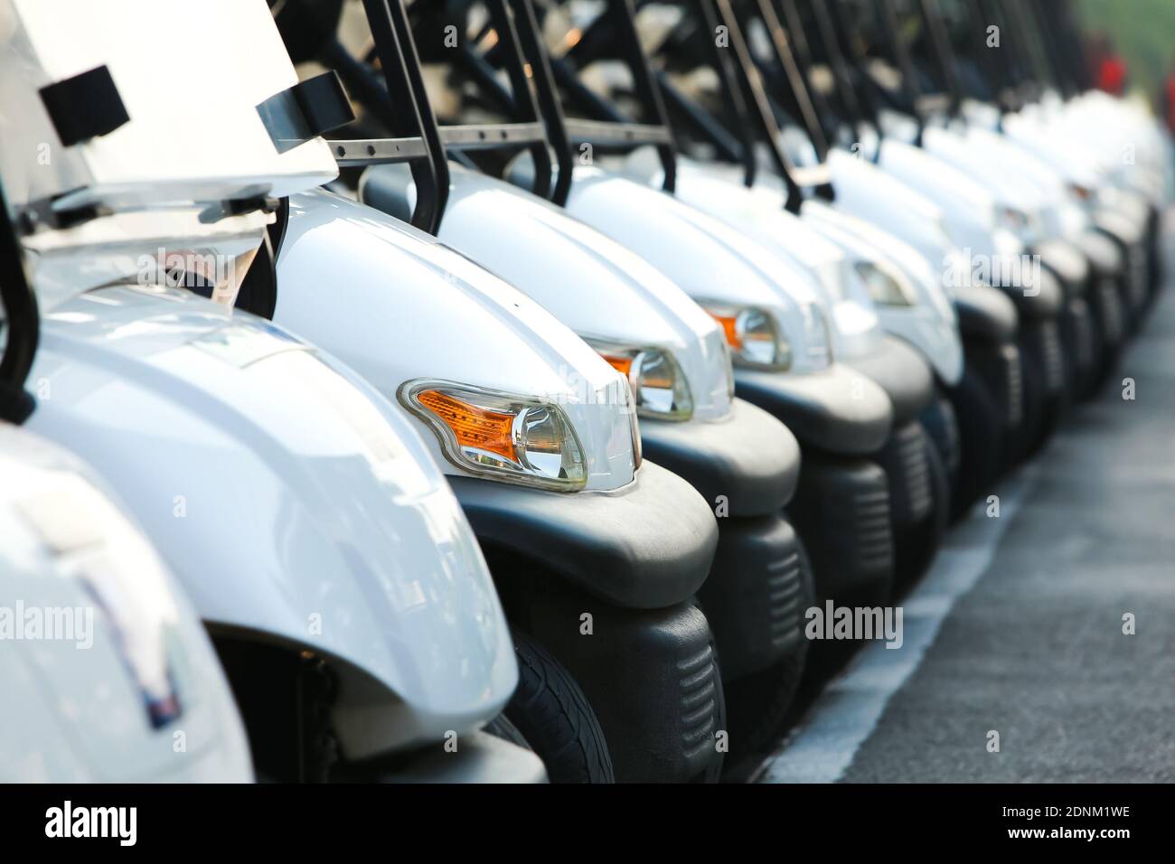 White golf carts hi-res stock photography and images - Alamy