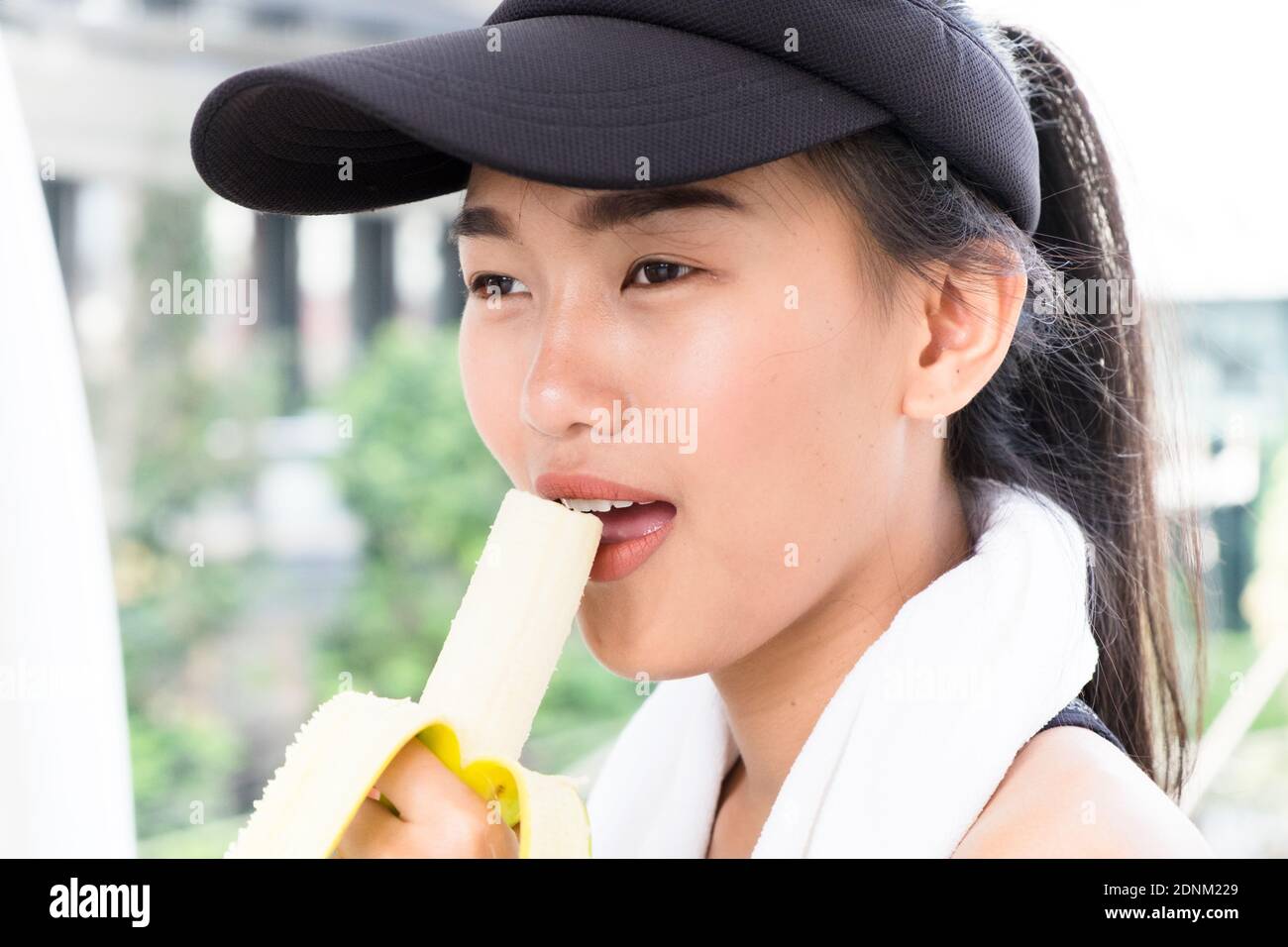 Athlete eating hi-res stock photography and images - Alamy