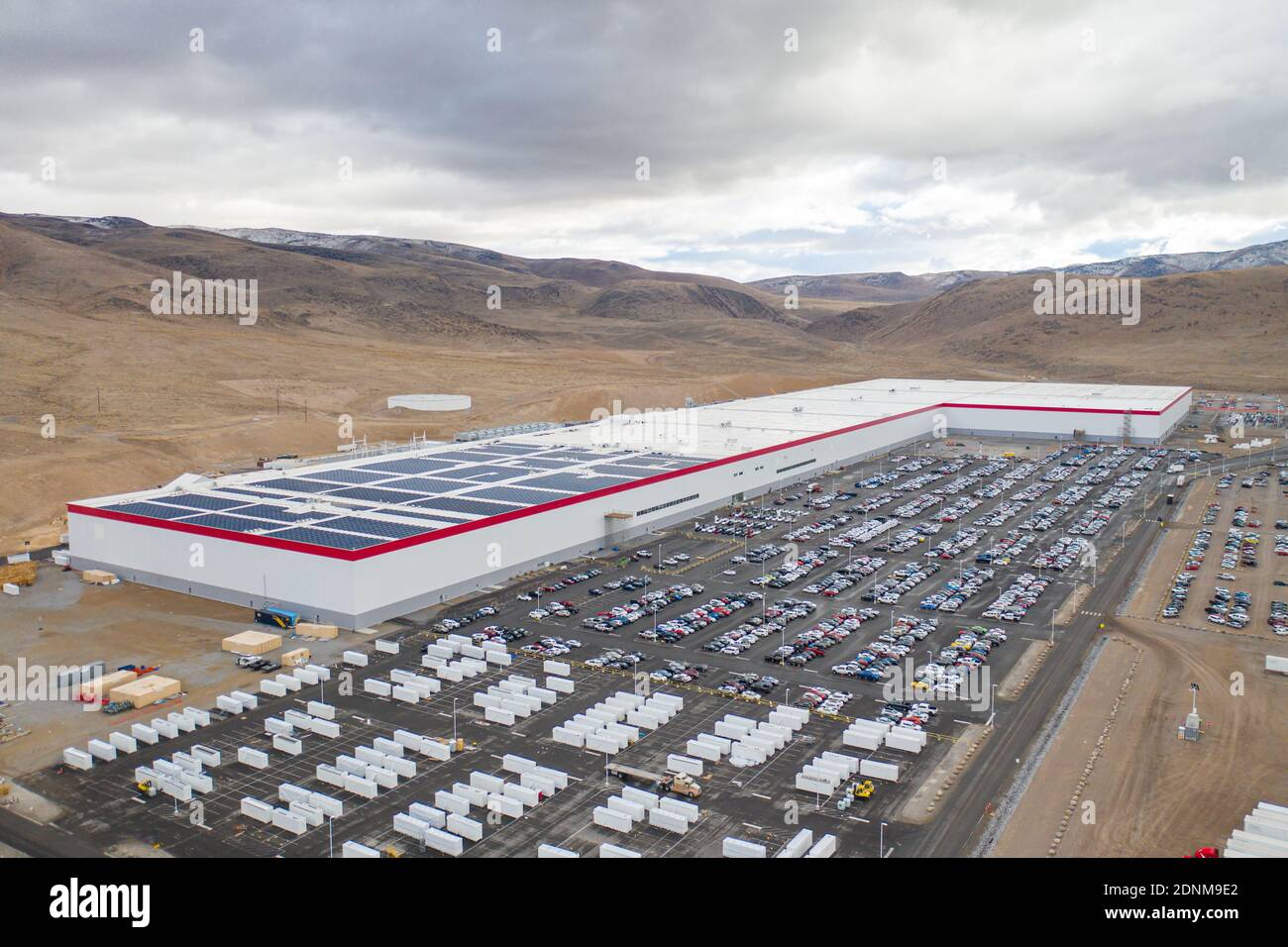 Sparks Nevada United States Dec 17 2020 Tesla S Gigafactory Manufacturing Building Sits In The Tahoe Reno Industrial Center In Storey County Ne Stock Photo Alamy