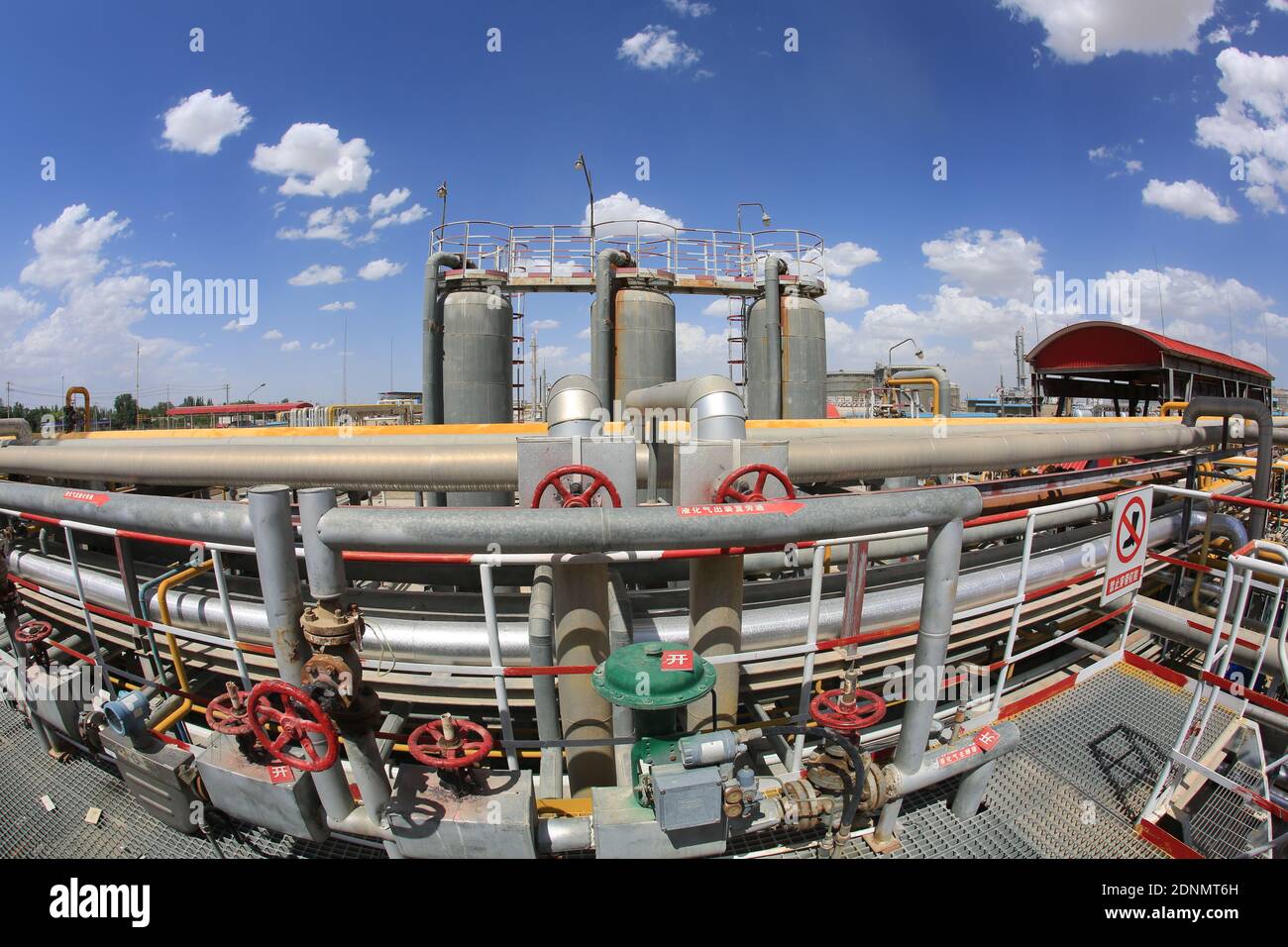 Oil and gas treatment station Stock Photo Alamy