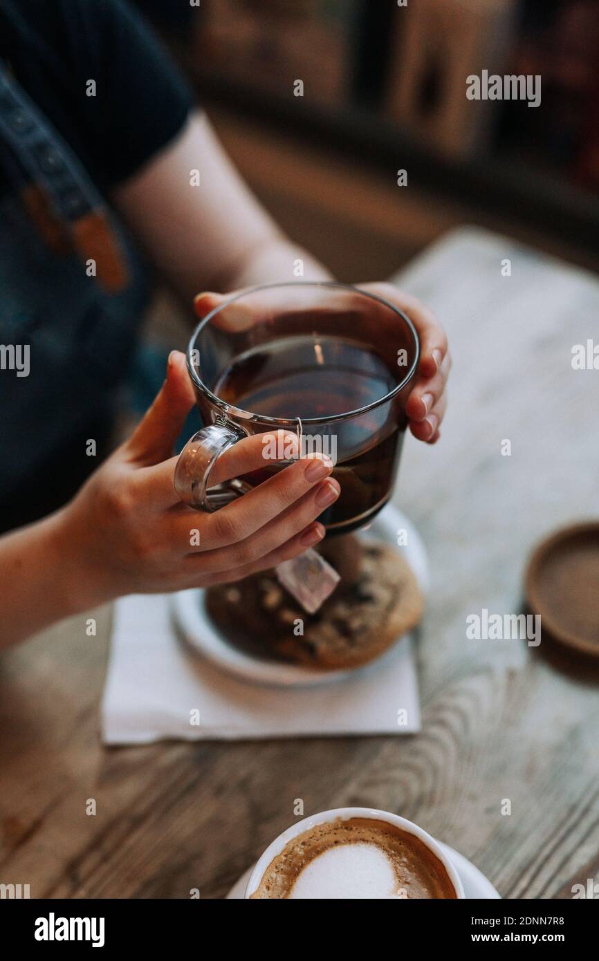 Hand holding teacup hires stock photography and images Alamy